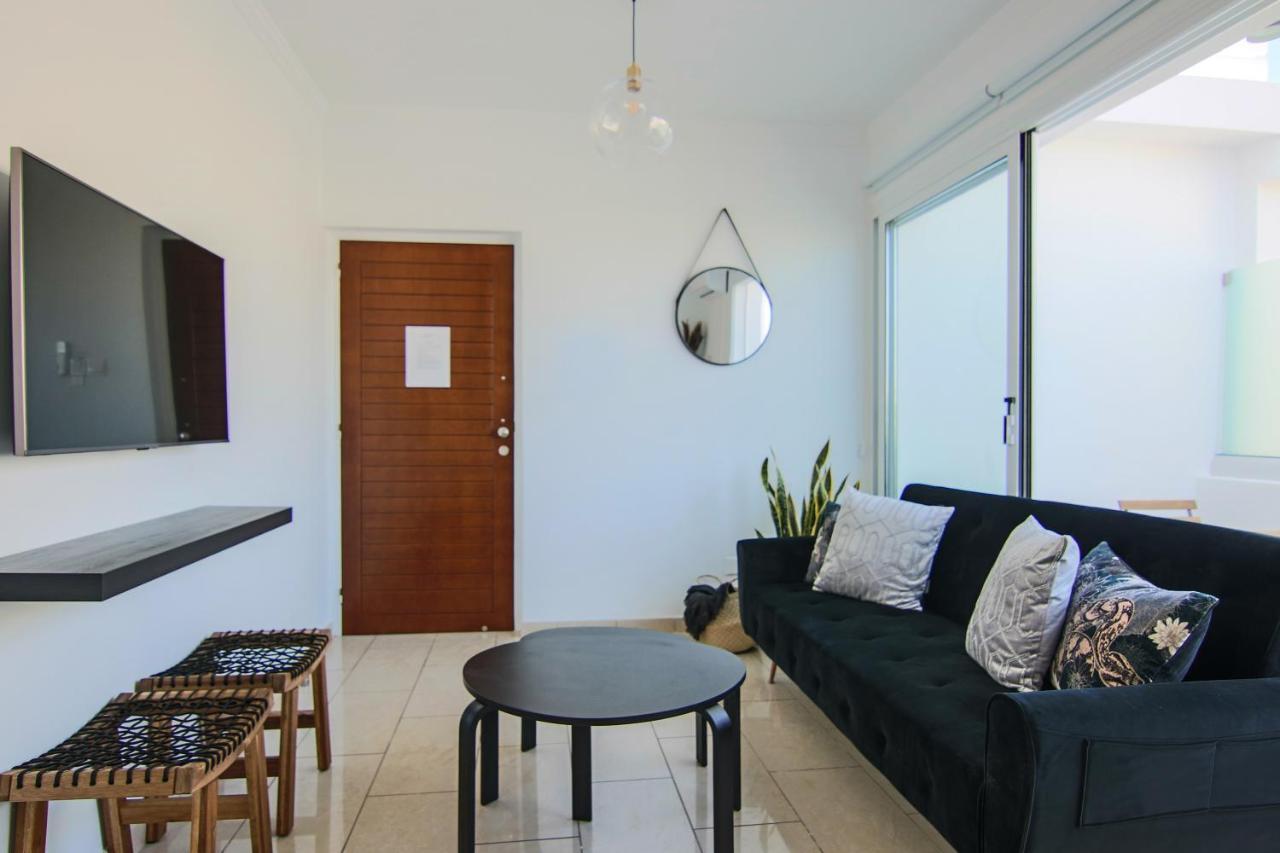 Phaedrus Living: Seaside Luxury Flat Lighthouse 62 Leilighet Paphos Eksteriør bilde